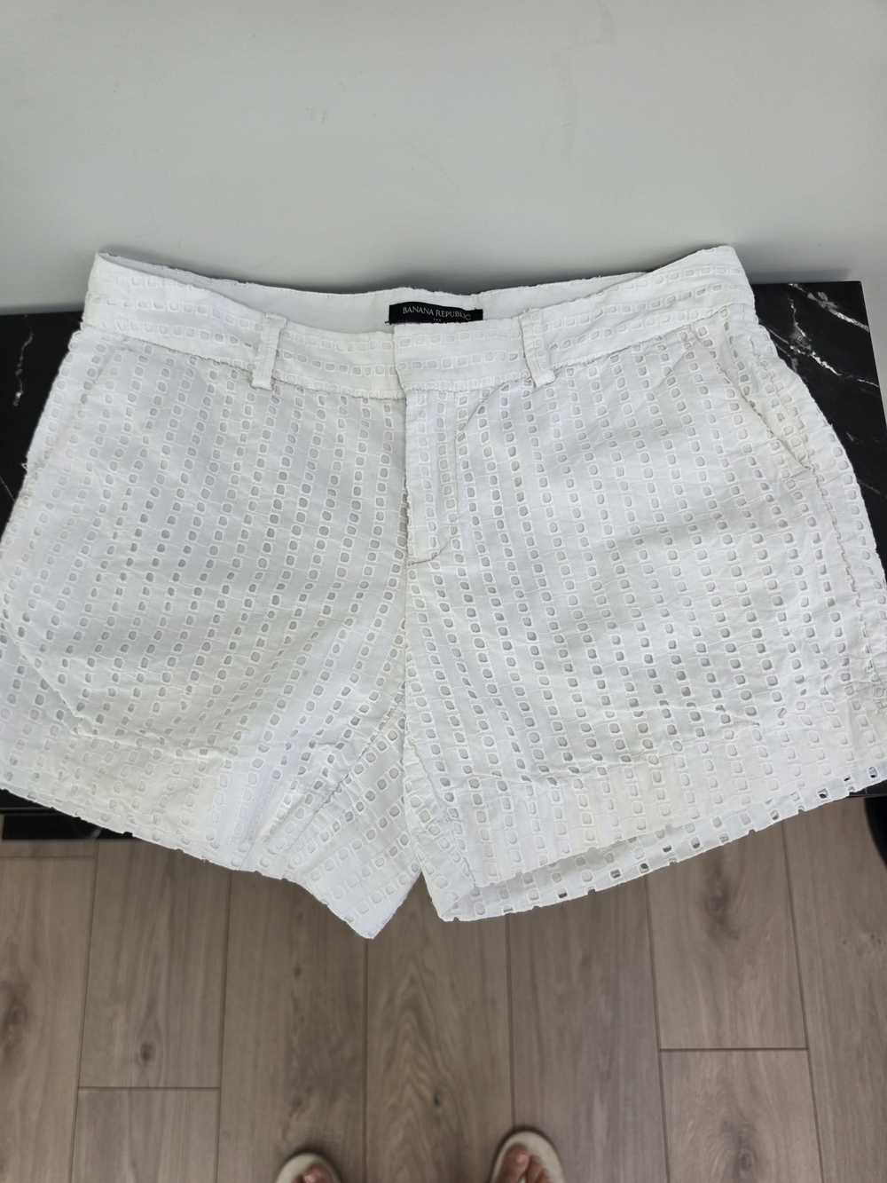 Banana Republic White Eyelet Cotton Shorts Size 0